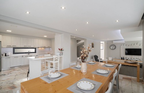 Santa Maria Maior Villa | Tranquil Old Town Villa in Funchal with Oceanfront Pool