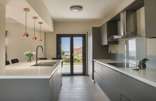 Svoronata Villa | Perfectly Located 5-Bed Villa with Pool & Ocean Views