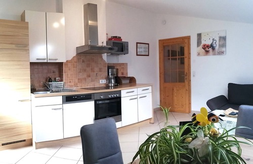 Goetzens Apartment | Ideal Retreat: Relaxing Stay with Pool & Spa Access