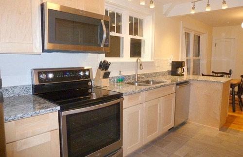 Burlington Apartment | Ideal Location for Exploring Downtown Burlington District