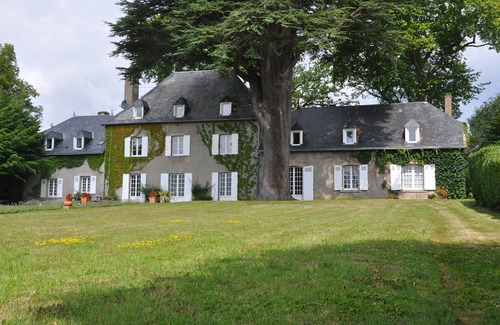 Masbaraud-Merignat House | Tranquil Manor House with Pool and Jacuzzi in Nature