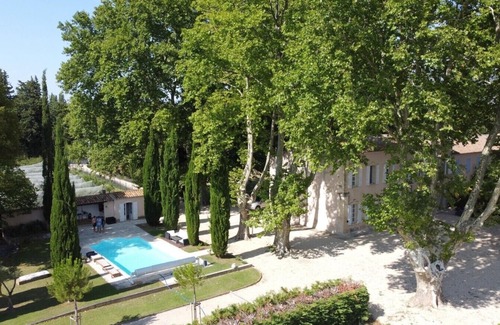 Senas House | Idyllic Bastide XVIII: Tranquil Retreat with Pool & Views