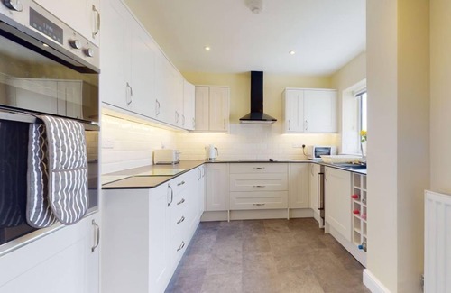 Woolacombe House | Unmatched Sea Views & Pet Friendly Retreat for 10 Guests