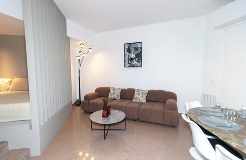 Pere Lachaise Apartment | Superb Parisian Apartment/Pere Lachaise