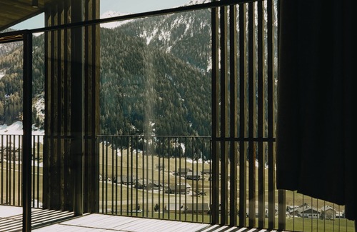 Valle di Casies Apartment | Superb Penthouse with View of the Dolomites and Sauna and pool