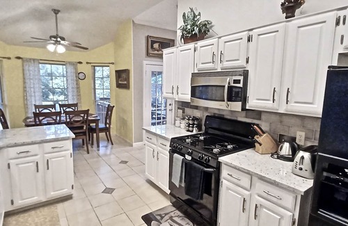 Block House Creek House | Pet-Friendly Retreat with Big Backyard Near HEB Center