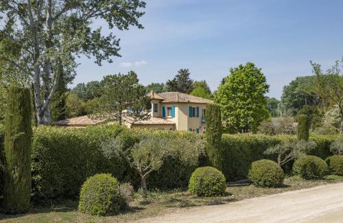 Mouries House | Prestigious Hotel with Pool, Tennis & Seminar Room in Mouries