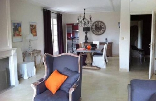 Morieres-les-Avignon Villa | Top-Rated Property with Pool and Ocean Views in Avignon