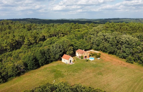 Frayssinet-le-Gelat Villa | Idyllic Restored Barn with Pool in Serene Clearing