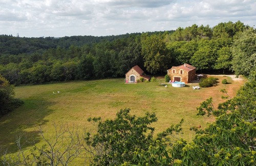 Frayssinet-le-Gelat Villa | Idyllic Restored Barn with Pool in Serene Clearing
