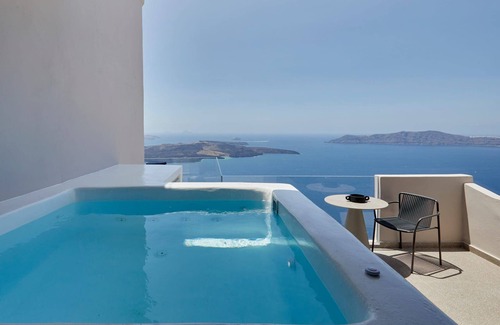 Firostefani Villa | Explore Villa Toraido: Cozy Suite with Outdoor Hot Tub