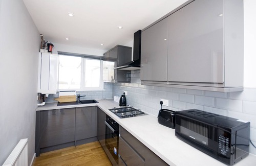 Ventnor Cabin | Stunning Sea View Hotel with Top-Rated Amenities