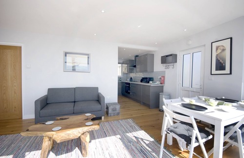 Ventnor Cabin | Stunning Sea View Hotel with Top-Rated Amenities