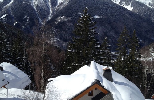 Oz Ski Chalet | Premier Ski Chalet in Alpe D'Huez with Pool & Pet Friendly
