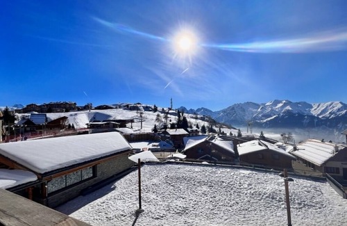 Viel-Alpe Apartment | Inviting Studio Steps from Slopes with Private Garage