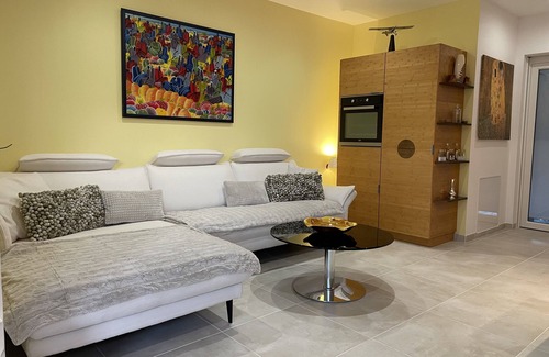 Furchhausen House | Relaxing Suite with Private Jacuzzi and Beautiful Garden
