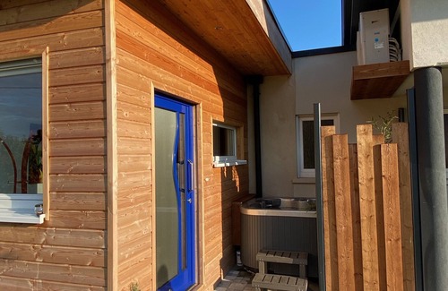 Furchhausen House | Relaxing Suite with Private Jacuzzi and Beautiful Garden