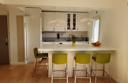 Palavas-les-Flots Apartment | Secluded T3 with Magnificent Ocean View and Top Amenities
