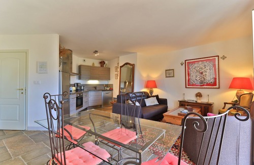 Villecroze House | Exceptional T3 with Lake View in Provence - House of the Arcades