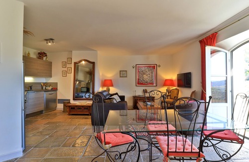 Villecroze House | Exceptional T3 with Lake View in Provence - House of the Arcades