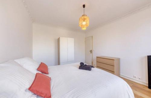 Saint-Denis Apartment | Ideal T4 Accommodation Steps from Stade de France