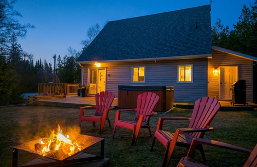 Tobermory Cottage | Relaxing Tobermory Retreat with Pool, Spa & Lake Views