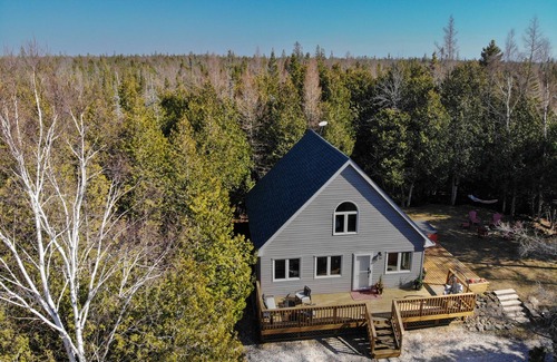Tobermory Cottage | Relaxing Tobermory Retreat with Pool, Spa & Lake Views