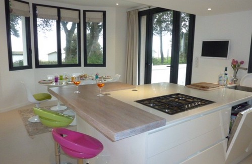 Noirmoutier-en-l'Ile Villa | Cozy Beachfront Villa with Stunning Ocean Views & Pool