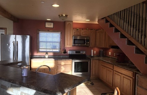 Comanche County Cabin | Scenic Lake Ellsworth Log Cabin: Pet & Child Friendly Stay