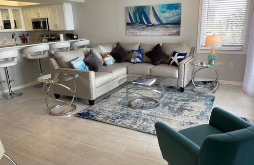 Park Shore Condo | Gulf Views Await in Our Renovated Family-Friendly Unit