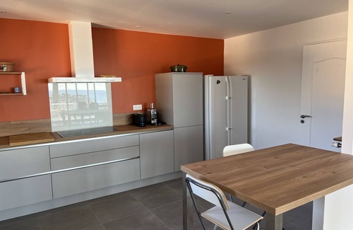 Carry-le-Rouet House | Stunning Oceanfront Apartment with Pool & Spa Amenities