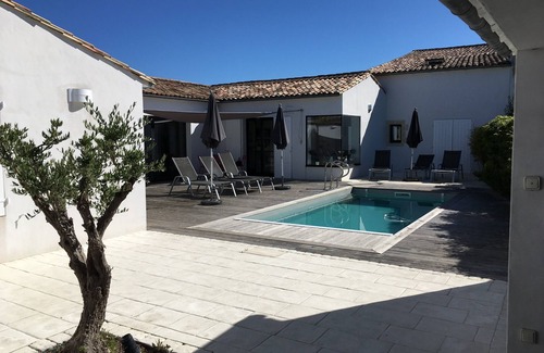 La Couarde-sur-Mer House | Inviting Villa with Heated Pool and Spa Amenities