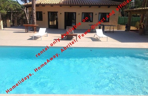 Pals Villa | Ideal Villa for 8-10 with Private Pool Near the Beach