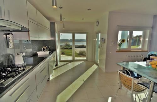 Foz do Arelho Villa | Family-Friendly Villa with Heated Pool and Ocean Views