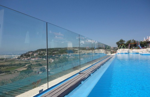 Foz do Arelho Villa | Family-Friendly Villa with Heated Pool and Ocean Views