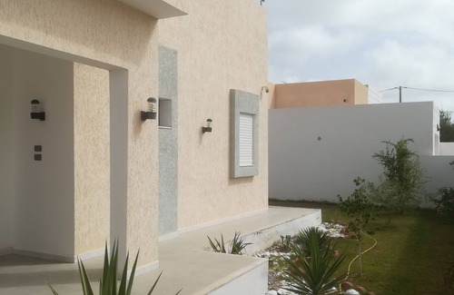 Houmt Souk Villa | Idyllic Villa with Ocean Views and Private Pool Access