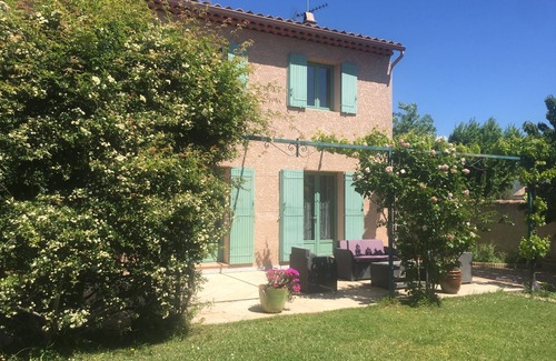 Grans Villa | Tranquil Villa with Private Pool and Garden for Families