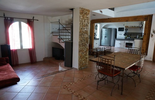Allauch Villa | Inviting Villa with Breathtaking Views and Pool Access
