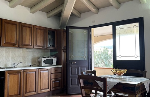 Tanaunella Villa | Beautiful Villa with Garden and Oceanfront Views