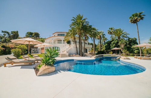 Mar Azul Villa | Superb villa with private lagoon pool
