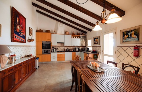 L'Ampolla Villa | Inviting Villa with Pool & Tennis Court Near the Beach