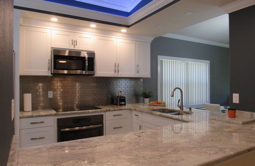 South Bradenton Condo | Lakefront 2BR Condo with Pools & Hot Tub - Guest Rated 9.8