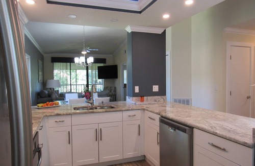 South Bradenton Condo | Lakefront 2BR Condo with Pools & Hot Tub - Guest Rated 9.8