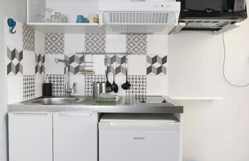 Villeneuve-la-Garenne Apartment | Beautiful 2-Room Getaway Near Paris with Lake View