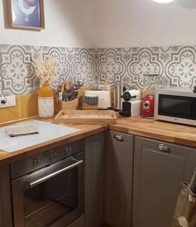 Belsunce Apartment | Cozy 2-Room Retreat with Large Terrace, Rated 8.6/10