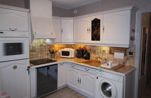 Bagneres-de-Luchon Apartment | Cozy Luchon 2-Room Cabin Near Ski Lifts with Wi-Fi