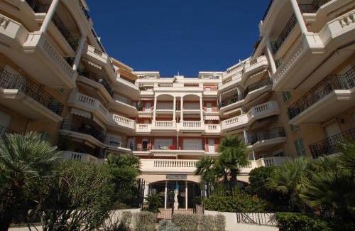 Old Town Apartment | Inviting Apartment with Sea View and Terrace in Menton