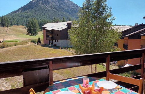 Montgenevre Apartment | Ideal 3-Bedroom Getaway at the Foot of the Slopes