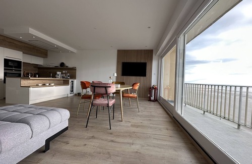 Hardelot-Plage Apartment | Cozy Oceanfront Retreat with Spectacular Sea Views