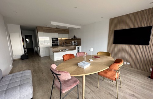 Hardelot-Plage Apartment | Cozy Oceanfront Retreat with Spectacular Sea Views